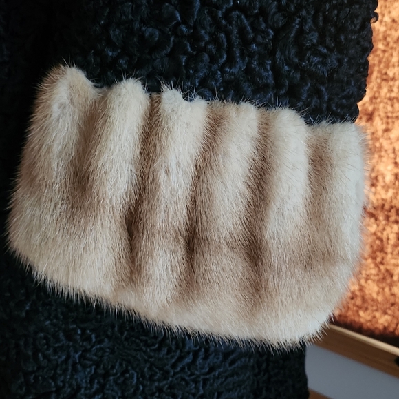 1950s Curly lamb wool and mink coat - Picture 8 of 16